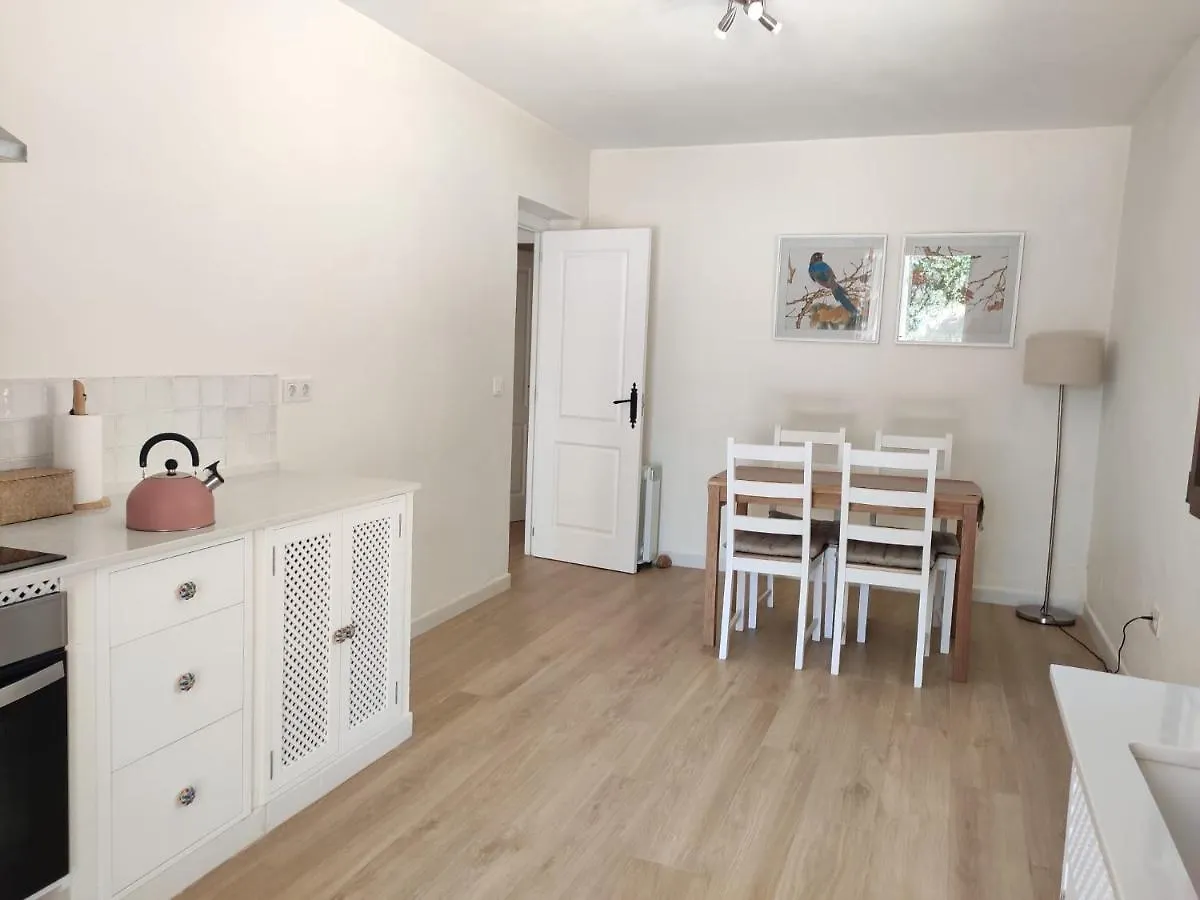 בקתה הוילה קורדובה Bonita Casa Blanca En El Bosque. ספרד