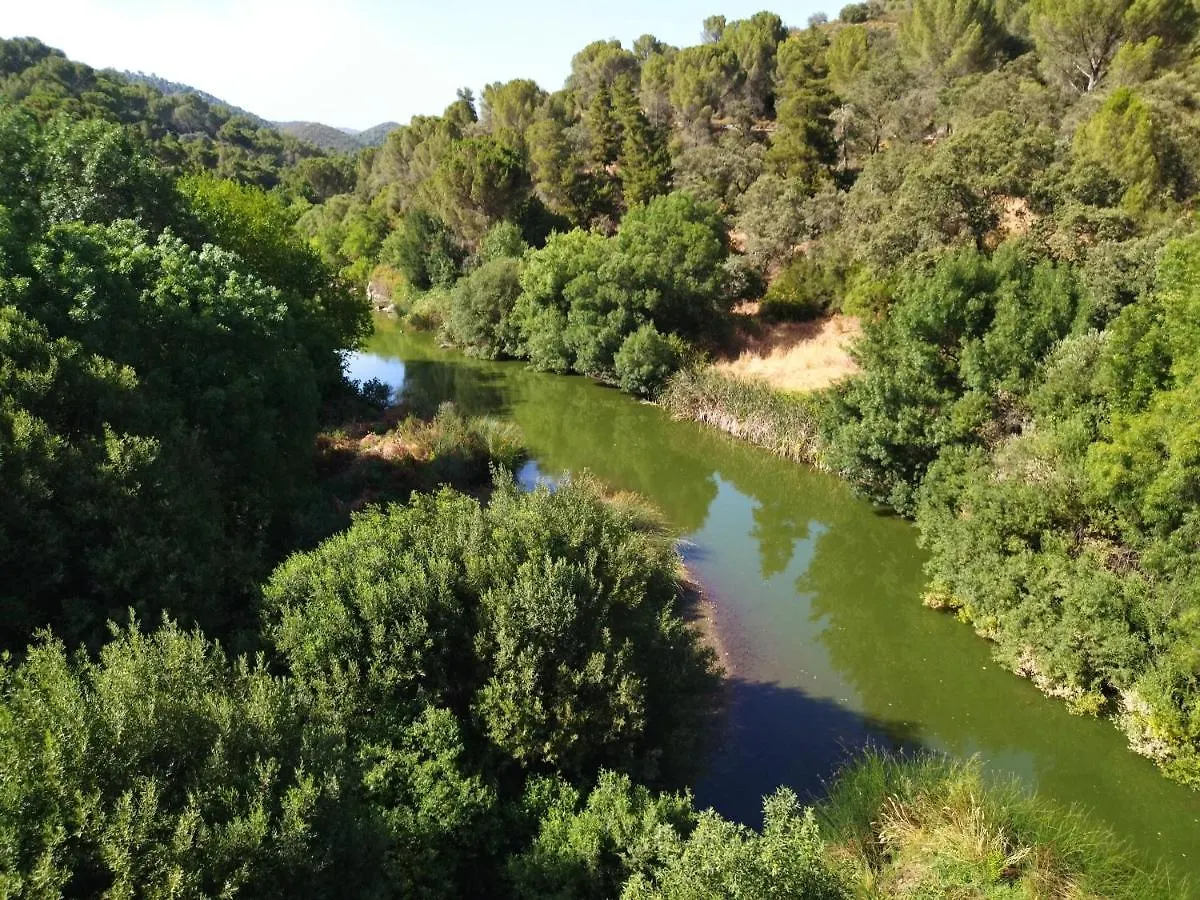 בקתה הוילה קורדובה Bonita Casa Blanca En El Bosque. ספרד